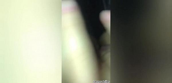  Tocando mi coño en el baño (Video completo)